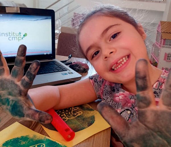 Dia das crianças com oficinas de arte-educação para crianças